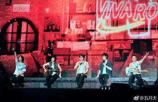 五月天阿信家庭背景,从平凡家庭走出的音乐梦想家